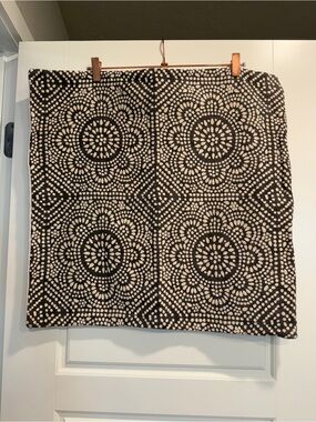 Pottery Barn Moroccan Mosaic Medallion Print Size 22 x 22 Pillow Sham Only